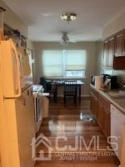 kitchen with ceiling fan and white appliances