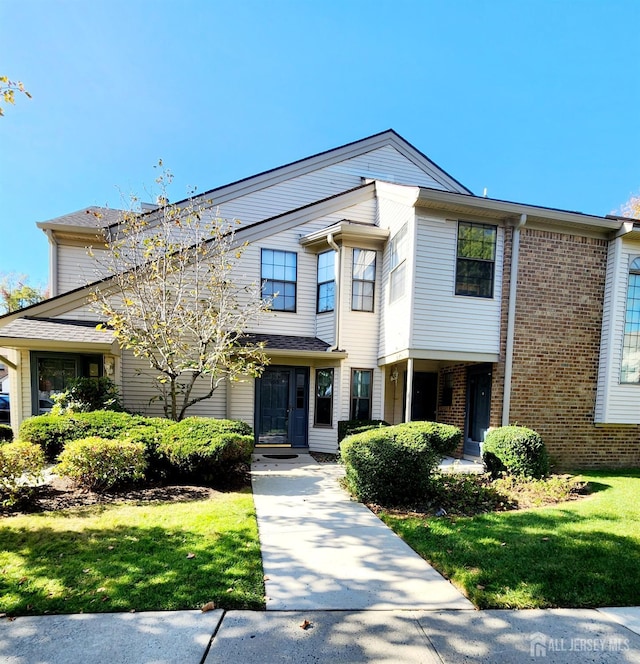 view of front of house with a front yard