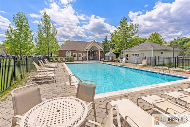 199 Pinelli Dr, Piscataway, NJ 08854 - community pool with a patio area