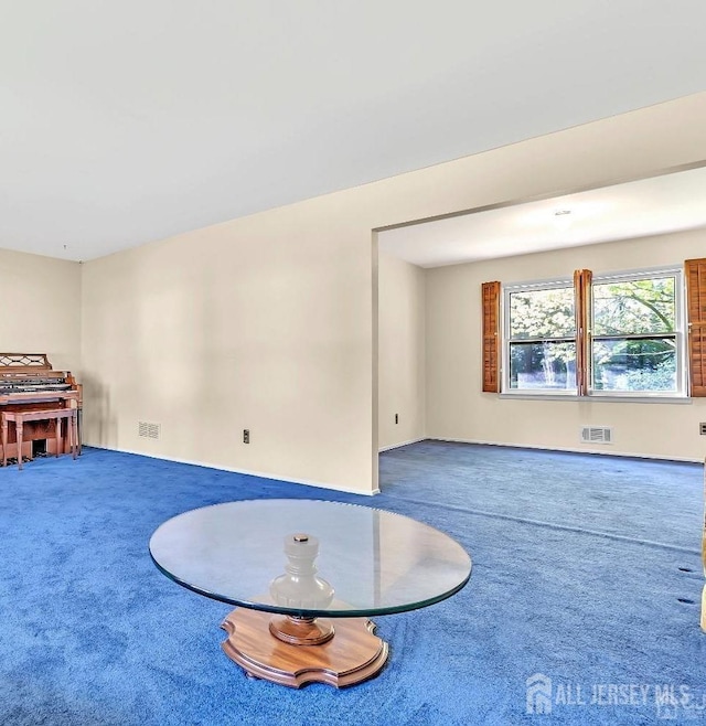 3996 Park Ave, Edison, NJ 08820 - unfurnished living room featuring carpet flooring