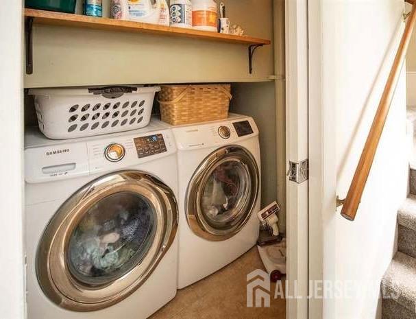 washroom featuring washing machine and clothes dryer