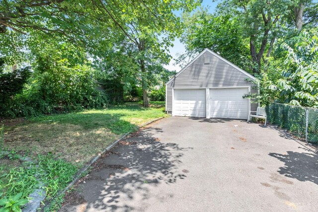261 New Market Rd, Dunellen, NJ 08812 - view of detached garage