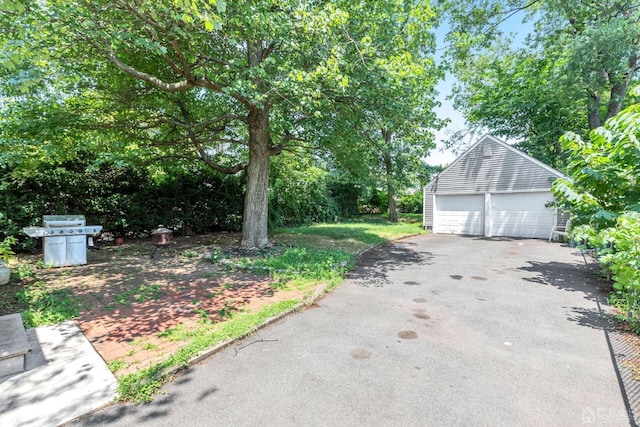 261 New Market Rd, Dunellen, NJ 08812 - view of yard featuring a detached garage and an outbuilding