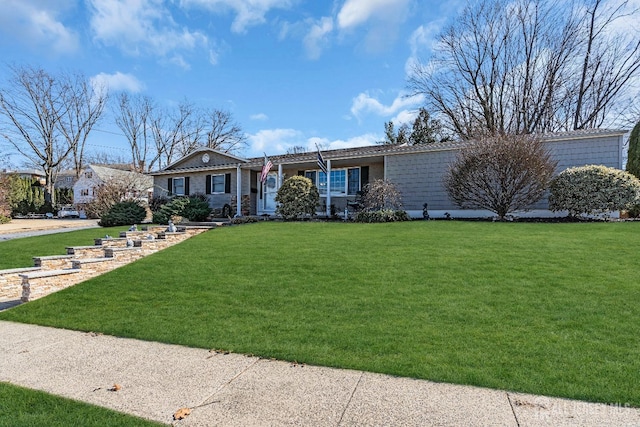 ranch-style home with a front yard