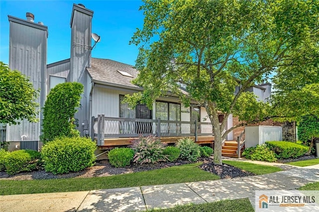 22 Witch Hazel Ct, South Brunswick, NJ 08852 - view of front of home with a deck