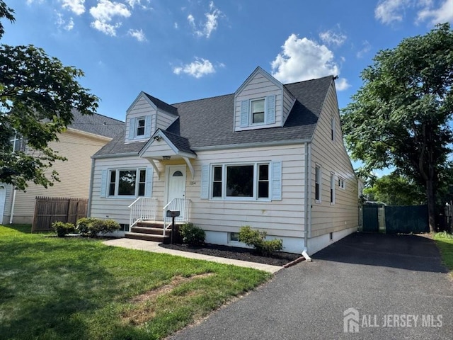1154 Foster Ave, South Plainfield, NJ 07080 - cape cod-style house with roof with shingles and asphalt driveway