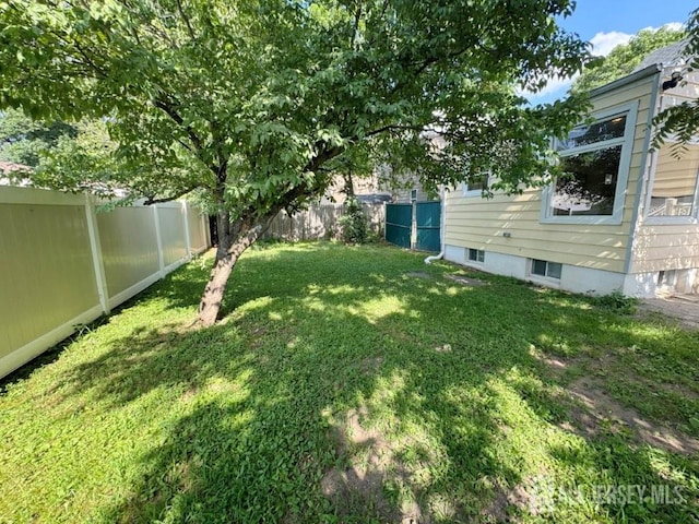 1154 Foster Ave, South Plainfield, NJ 07080 - view of fenced backyard