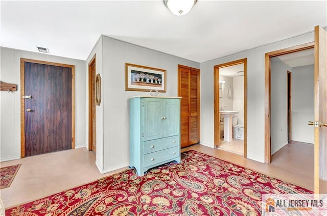 323 Green St, Woodbridge Proper, NJ 07095 - view of entryway