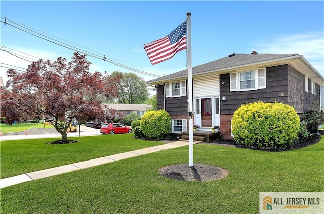 323 Green St, Woodbridge Proper, NJ 07095 - split foyer home with a front yard