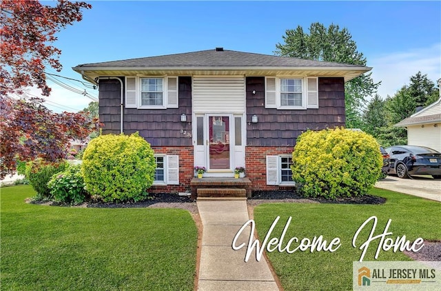 323 Green St, Woodbridge Proper, NJ 07095 - bi-level home featuring a front lawn, brick siding, and entry steps