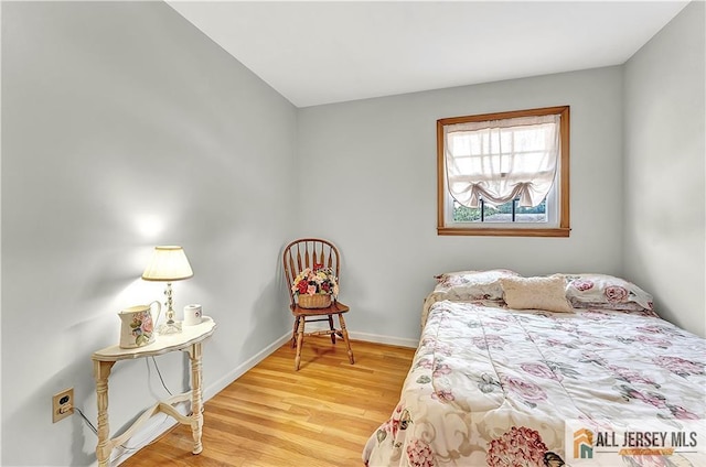 323 Green St, Woodbridge Proper, NJ 07095 - bedroom with light wood-style flooring and baseboards