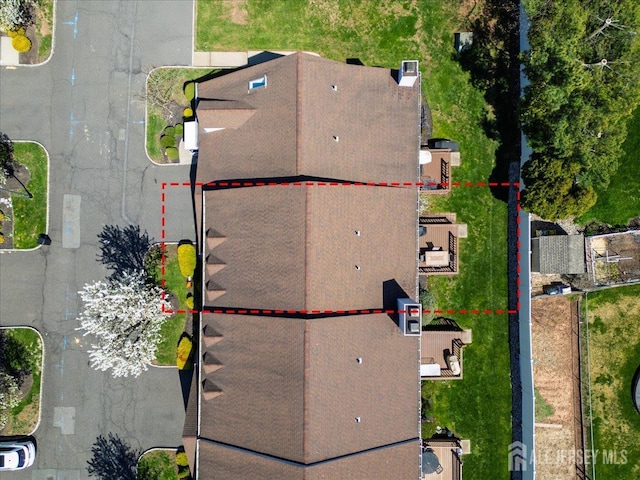 675 Raritan Rd, Clark, NJ 07066 - aerial view of property and surrounding area with property parcel outlined