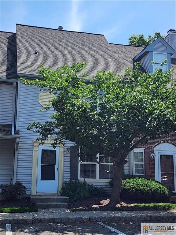 43 Colleen Ct, South Brunswick, NJ 08824 - view of front of house featuring a shingled roof