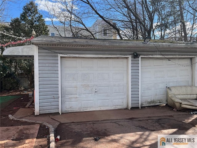 view of detached garage