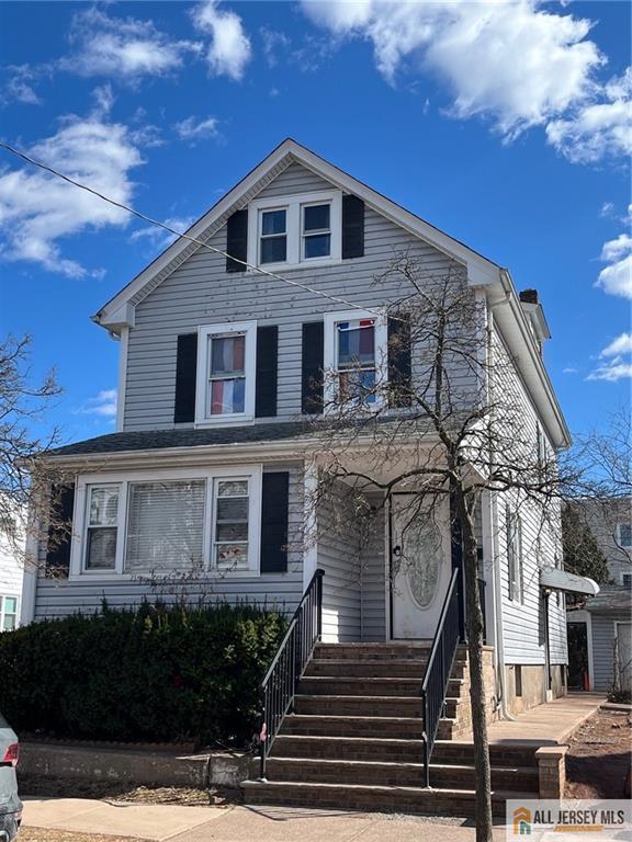 view of front of house featuring entry steps