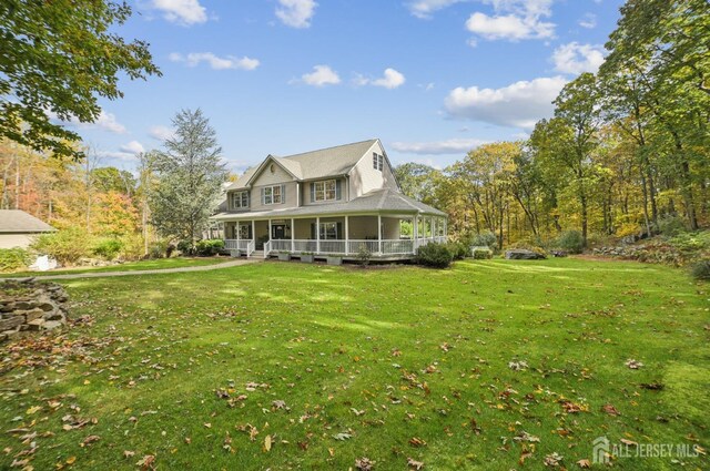 view of front of property featuring a porch and a front lawn