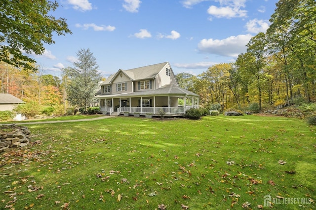 view of front facade featuring covered porch and a front yard