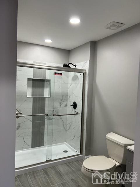 full bathroom featuring recessed lighting, a shower stall, visible vents, and toilet
