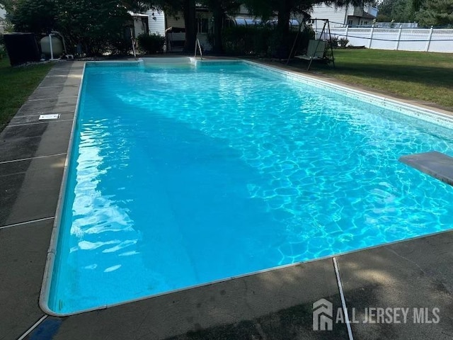 view of swimming pool