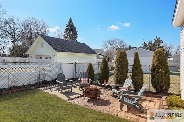 view of yard featuring fence, a fire pit, an outdoor structure, and a patio