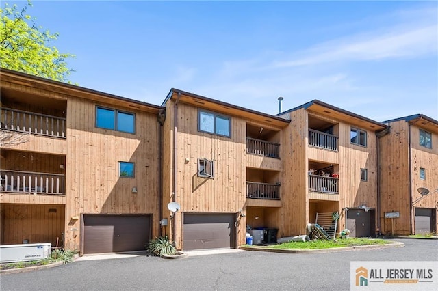 156 George St, New Brunswick, NJ 08901 - view of apartment building / complex featuring an attached garage