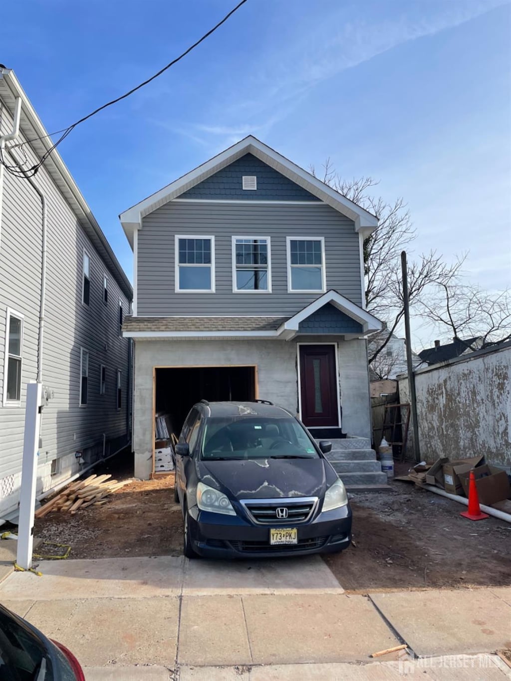 view of front facade featuring a garage and concrete driveway