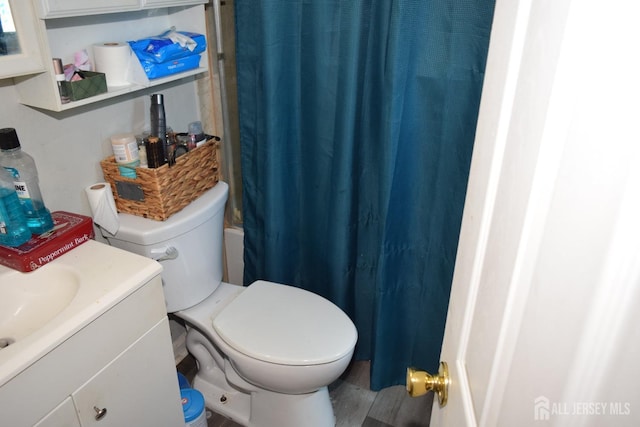 full bath featuring curtained shower, vanity, and toilet