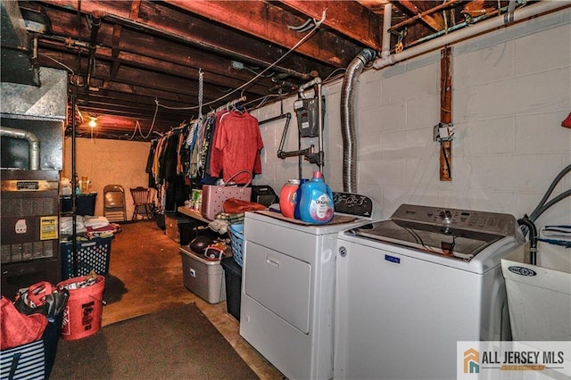 laundry room featuring independent washer and dryer