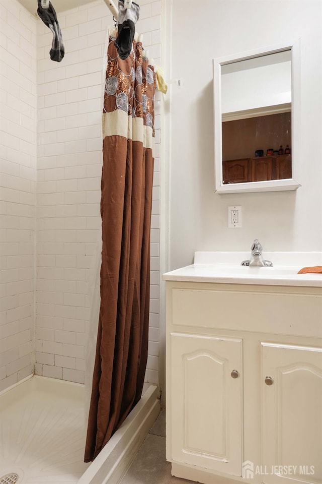 440 Bruck Ave, Perth Amboy, NJ 08861 - full bath with a stall shower and vanity