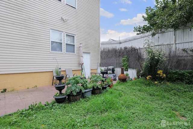 440 Bruck Ave, Perth Amboy, NJ 08861 - view of yard with a patio