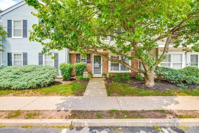 362 Aldeburgh Ave, Franklin Twsp, NJ 08873 - view of front of home featuring brick siding
