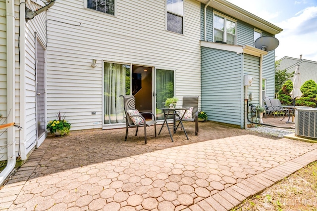 362 Aldeburgh Ave, Franklin Twsp, NJ 08873 - view of patio / terrace