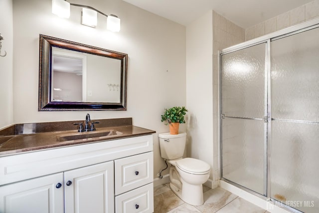362 Aldeburgh Ave, Franklin Twsp, NJ 08873 - bathroom featuring toilet, vanity, and a stall shower