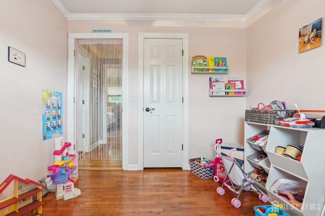 522 Hancock St, Middlesex, NJ 08846 - rec room featuring wood finished floors and ornamental molding