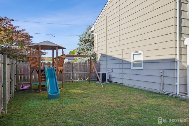 522 Hancock St, Middlesex, NJ 08846 - fenced backyard featuring a playground