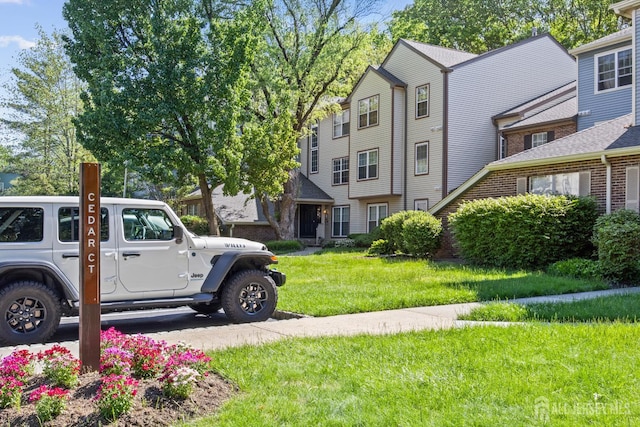 6072 Cedar Ct, South Brunswick, NJ 08852 - view of front of property featuring a front yard