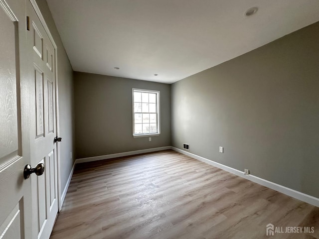 158 Mill Run, Hightstown, NJ 08520 - empty room featuring light wood-style floors and baseboards