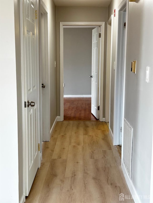 158 Mill Run, Hightstown, NJ 08520 - corridor featuring light wood-style flooring and baseboards