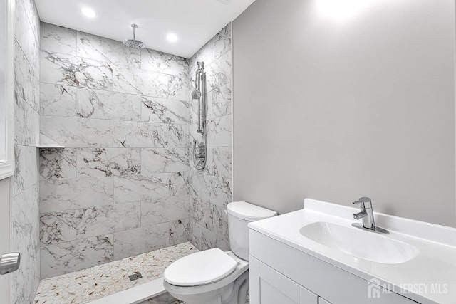 64 2nd Ave, Port Reading, NJ 07064 - bathroom with tiled shower, toilet, vanity, and recessed lighting