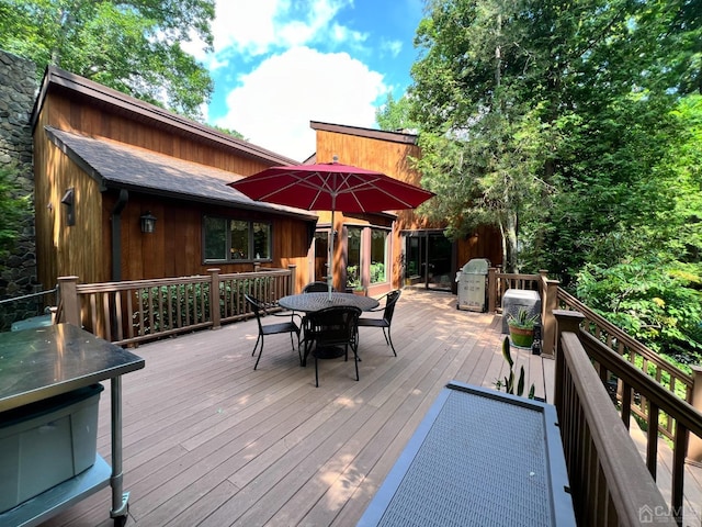 2 Gloucester Ct, East Brunswick, NJ 08816 - deck featuring area for grilling and outdoor dining area