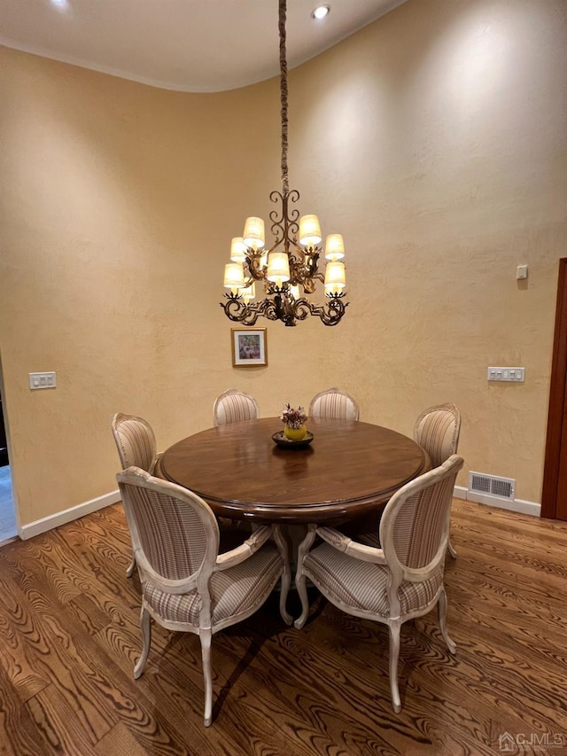 2 Gloucester Ct, East Brunswick, NJ 08816 - dining room with an inviting chandelier, visible vents, light wood-style flooring, and baseboards