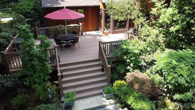 2 Gloucester Ct, East Brunswick, NJ 08816 - deck with outdoor dining area