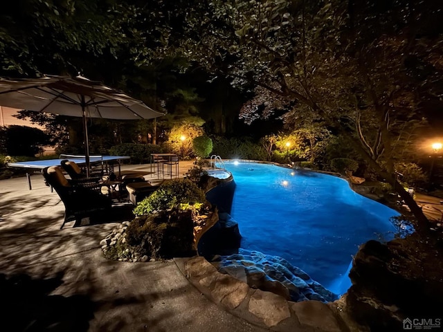 2 Gloucester Ct, East Brunswick, NJ 08816 - outdoor pool with a patio