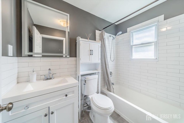 111 Beverly Hill Ter Unit A, Woodbridge Proper, NJ 07095 - bathroom featuring shower / bathtub combination with curtain, toilet, vanity, and backsplash