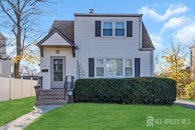 view of front of house with a front lawn