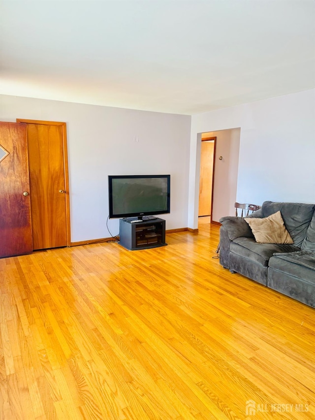 93 N Washington Ave N, Colonia, NJ 07067 - photo 3