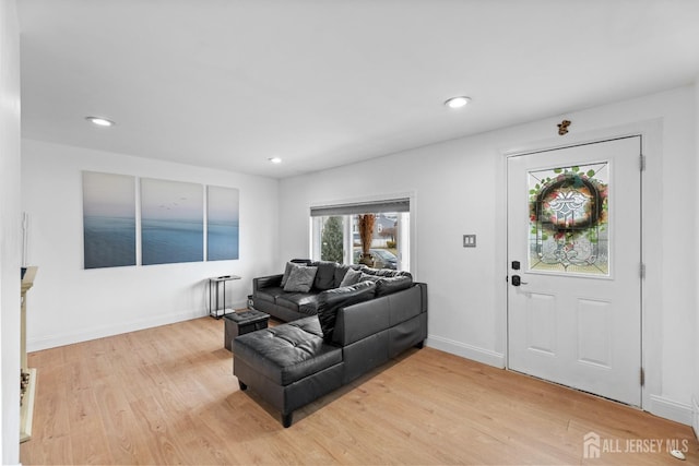 living room featuring recessed lighting, light wood-style flooring, and baseboards