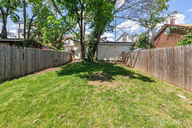 41 Guilden St, New Brunswick, NJ 08901 - view of fenced backyard