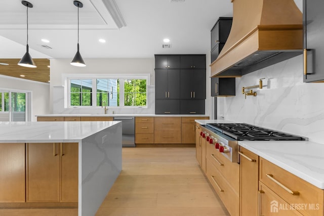 116 Hunt Dr, Princeton, NJ 08540 - kitchen with stainless steel appliances, custom range hood, tasteful backsplash, light wood finished floors, and recessed lighting