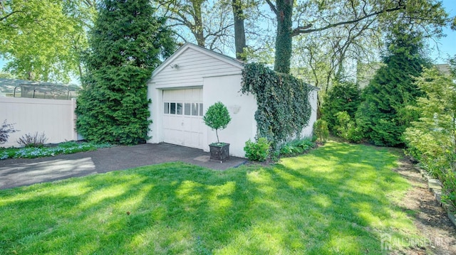 939 Salem Rd, Union Twp, NJ 07083 - detached garage with asphalt driveway